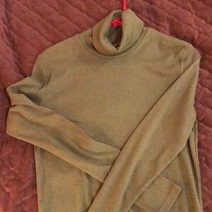 Green slim fit turtle neck